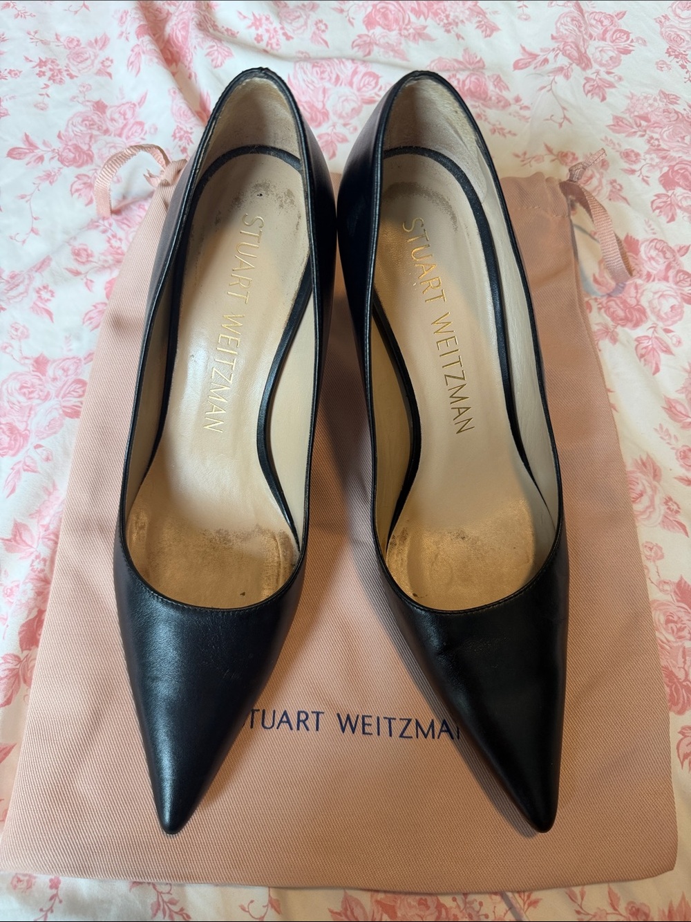 Stuart Weitzman Black Pointed-Toe Leather Pumps - Picture 1 of 4